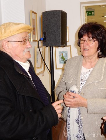 Fellobant az első gyertya lángja 35